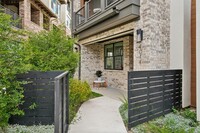 4014 Manifest Ln in Austin, TX - Foto de edificio - Building Photo