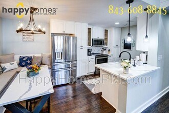 2011 N Hwy 17 in Mount Pleasant, SC - Foto de edificio - Building Photo