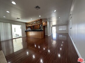7924 Peachtree Ave in Los Angeles, CA - Building Photo - Building Photo