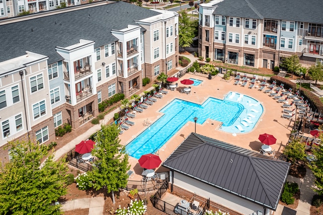 Holly Crest Apartments in Huntersville, NC - Building Photo - Building Photo