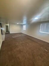 156 E 119th St in Los Angeles, CA - Foto de edificio - Building Photo