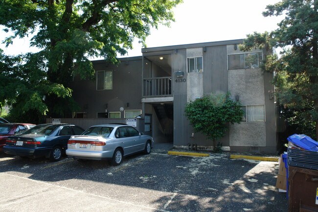 Viewpoint Terrace Apartment in Portland, OR - Building Photo - Building Photo