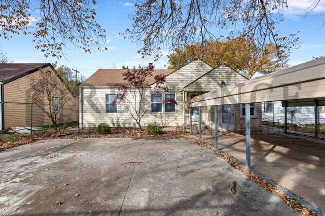 property at 1249 N Pershing St