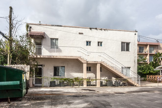 734 SW 4th St in Miami, FL - Building Photo - Building Photo