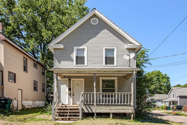 147 Isbell St in Lansing, MI - Building Photo - Building Photo