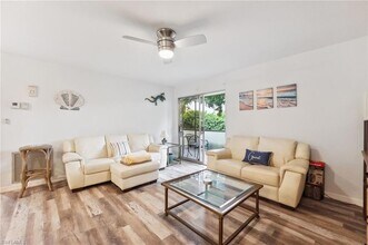 8081 S Woods Cir, Unit 10 in Ft. Myers, FL - Building Photo - Building Photo