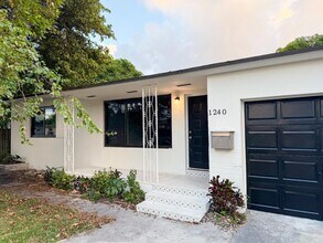1240 NE 138th St in North Miami, FL - Building Photo - Building Photo
