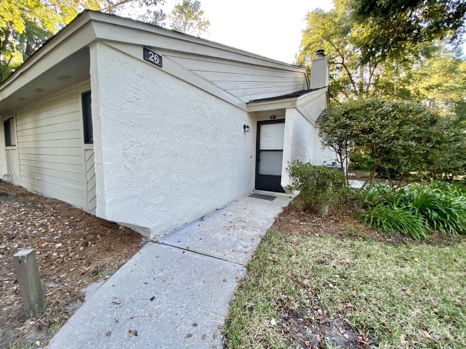 96 Mathews Dr-Unit -Unit 26 in Hilton Head Island, SC - Foto de edificio