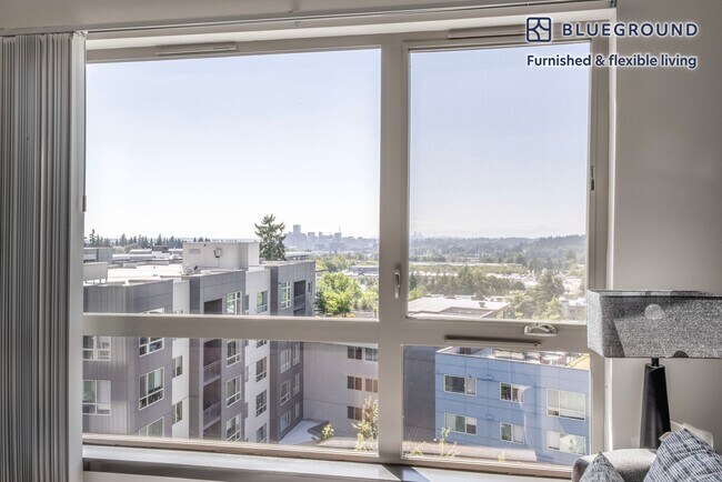 15566 NE 22nd Pl in Bellevue, WA - Building Photo - Building Photo