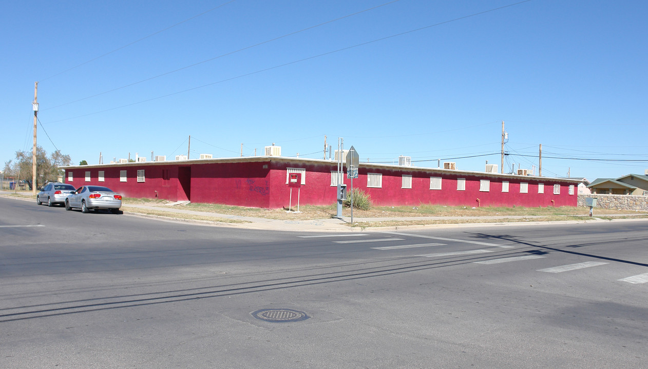 4901 Titanic Ave in El Paso, TX - Building Photo