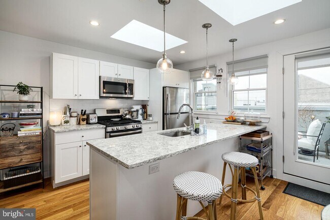 1821 Carpenter St-Unit -C in Philadelphia, PA - Building Photo - Building Photo