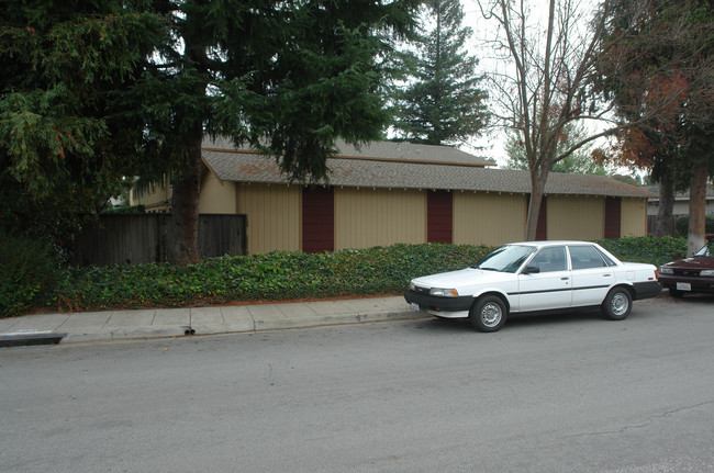 1005 Boranda Ave in Mountain View, CA - Building Photo - Building Photo