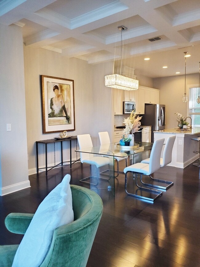 property at 618 Morning Glory Pl NE