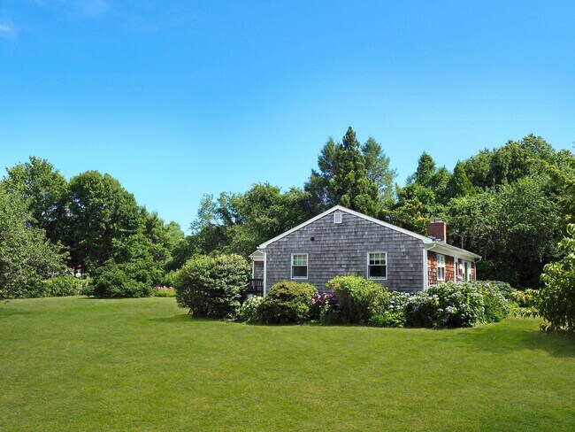 9 Sandpiper Rd in Shelter Island, NY - Building Photo - Building Photo