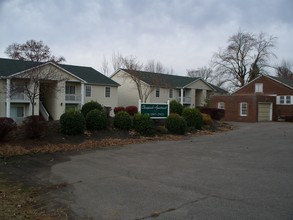 Chesapeake Apartments in Marion, IL - Foto de edificio - Building Photo