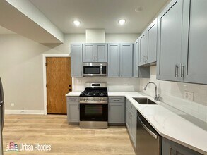 423 W Belden Ave, Unit M06B in Chicago, IL - Building Photo - Building Photo