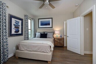 5839 E Post Oak Ln in Houston, TX - Building Photo - Building Photo