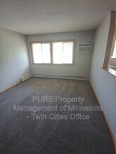 5848 2nd St NE in Minneapolis, MN - Building Photo - Building Photo