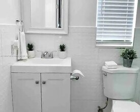 481 NE 37th St in Miami, FL - Building Photo - Building Photo
