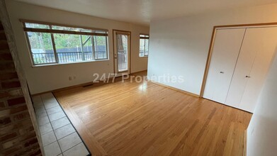 2167 SW Jefferson St in Portland, OR - Building Photo - Building Photo