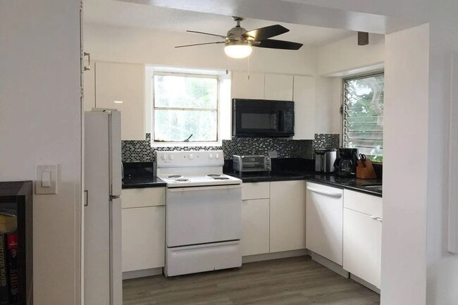 320 Ainakea Way, Unit 403 in Honolulu, HI - Building Photo - Building Photo