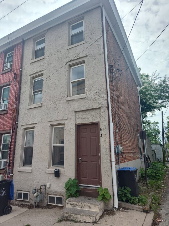 613 Walnut St in Norristown, PA - Building Photo