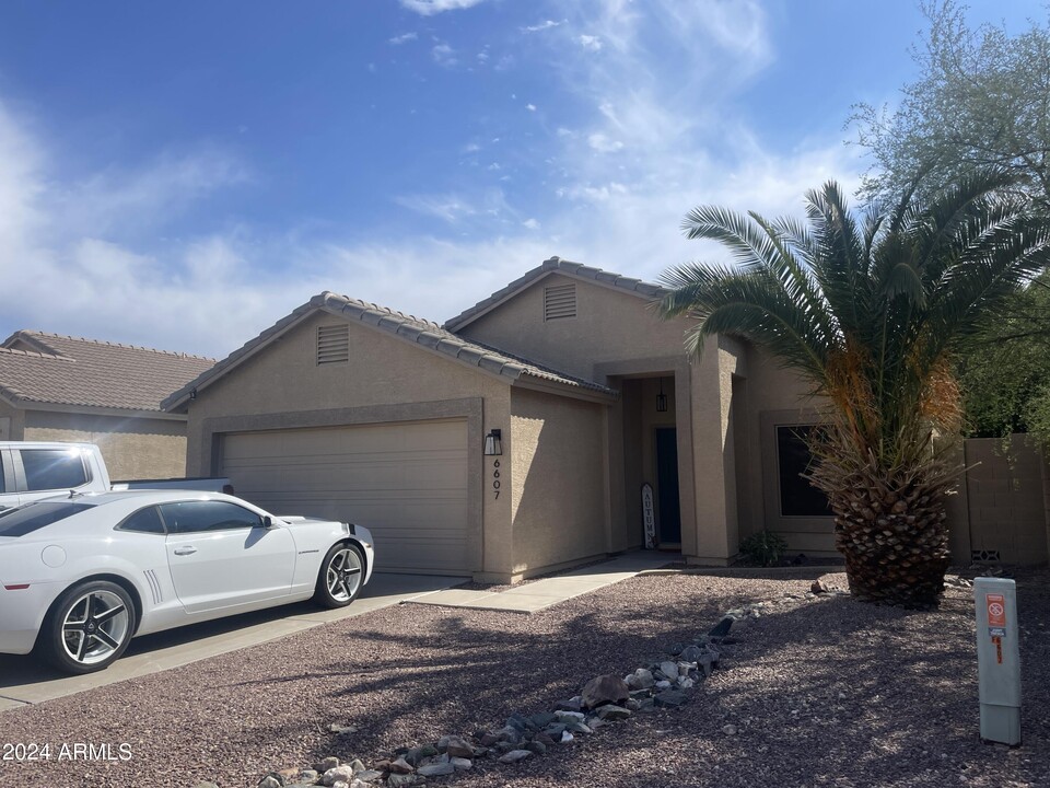 6607 W West Wind Dr in Glendale, AZ - Building Photo