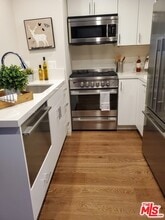 21500 Burbank Blvd-Unit -135 in Los Angeles, CA - Foto de edificio - Building Photo