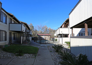 The Riviera in Fremont, CA - Foto de edificio - Building Photo