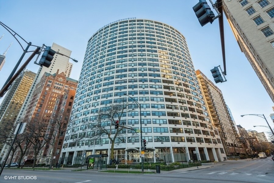 1150 N Lake Shore Dr in Chicago, IL - Building Photo