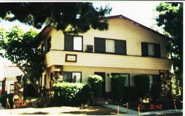 12215 Beverly Blvd in Whittier, CA - Building Photo