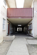 Town Lake Apartments in Dallas, TX - Foto de edificio - Building Photo