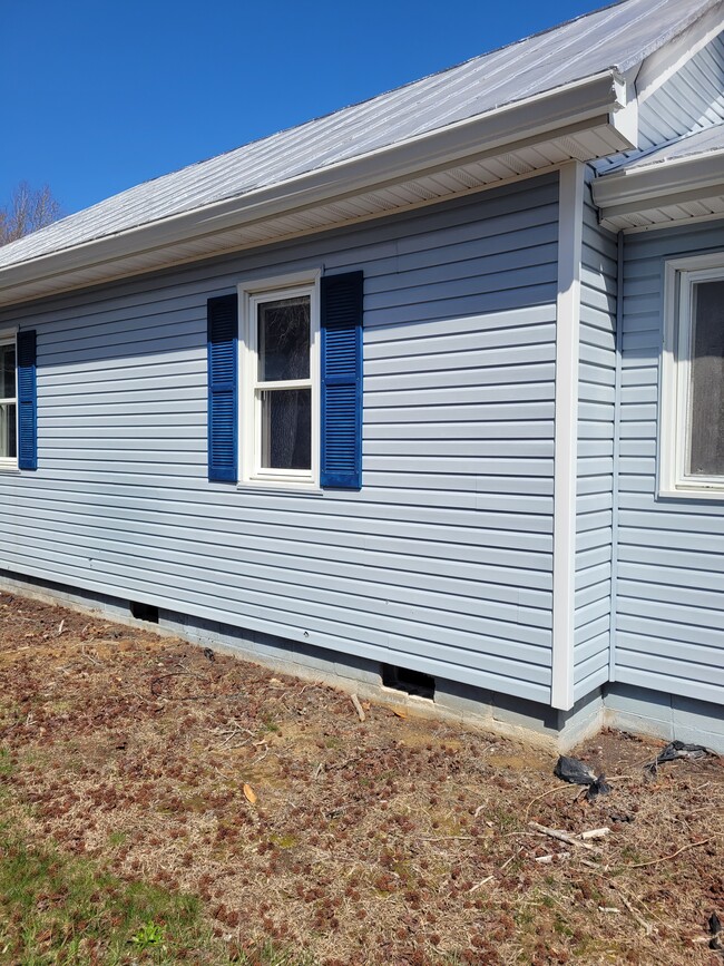 2701 Hampton Hall Rd in Callao, VA - Building Photo - Building Photo