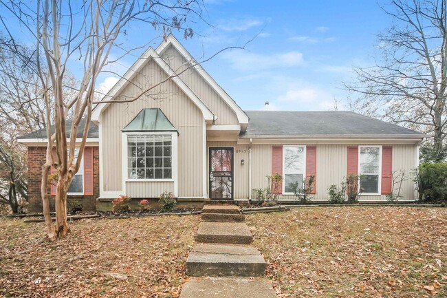 property at 8915 Lanthorn Cove