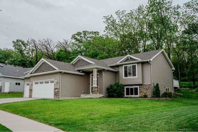 2392 Tee Time Rd SE in Rochester, MN - Building Photo - Building Photo