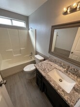 2800 E Valley Oaks Dr in Visalia, CA - Building Photo - Building Photo