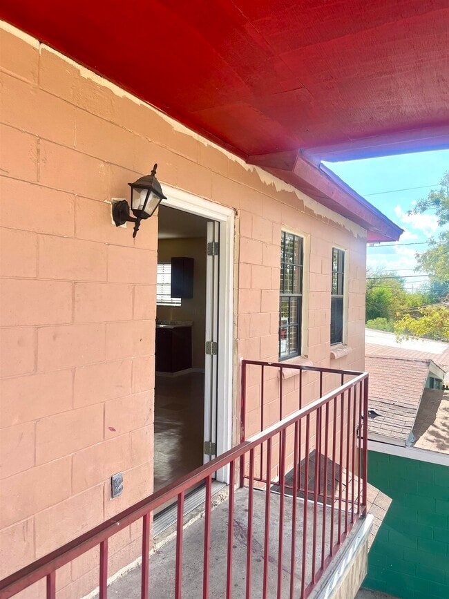 4211 Santa Isabel Ave in Laredo, TX - Building Photo - Building Photo