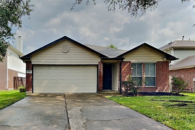 2039 Greencrest Dr