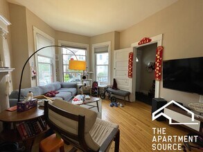 3434 W Drummond Plz, Unit 1 in Chicago, IL - Building Photo - Building Photo