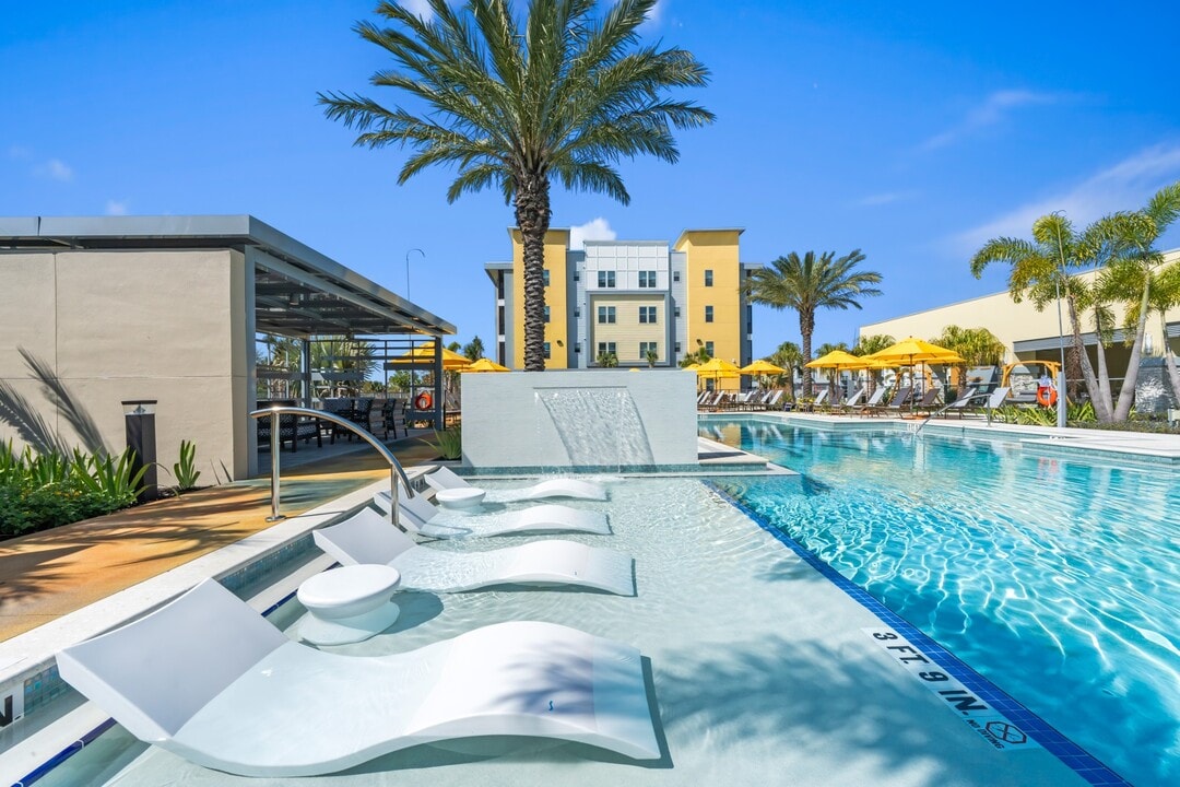 Addison Square in Viera, FL - Foto de edificio