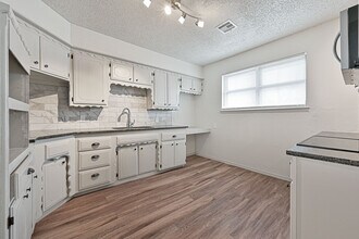 2445 SW Binkley St in Oklahoma City, OK - Building Photo - Building Photo