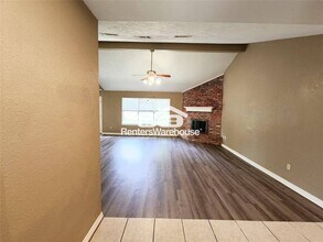 1359 Tenderden Dr in Channelview, TX - Foto de edificio - Building Photo