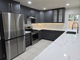 19 Rolling Ridge Dr in Pomona, CA - Building Photo