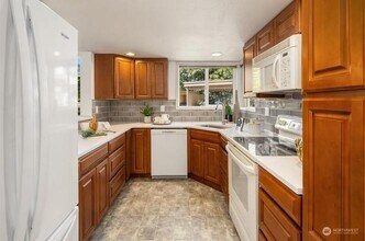 15175 Sunwood Blvd in Tukwila, WA - Foto de edificio - Building Photo