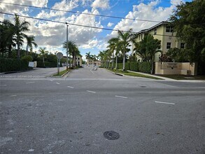 290 NW 109th Ave in Miami, FL - Building Photo - Building Photo