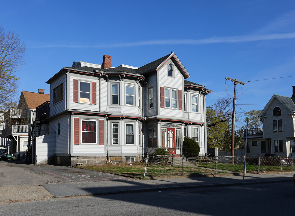 659 Moody St in Waltham, MA - Foto de edificio