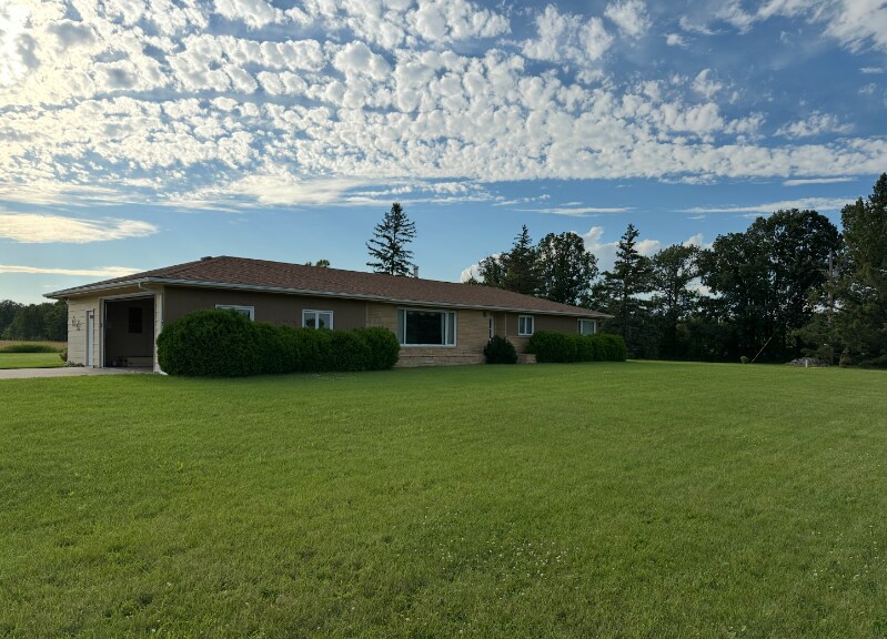 13946 151st St NE in Thief River Falls, MN - Building Photo