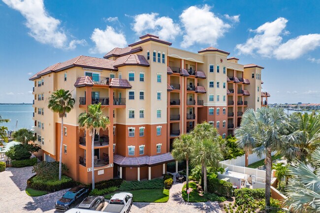 Boca Sands Condos in St Pete Beach, FL - Foto de edificio - Building Photo