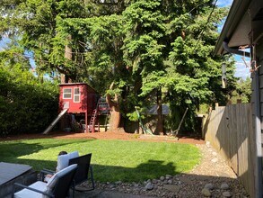 3850 Crestview Dr S in Salem, OR - Building Photo - Building Photo