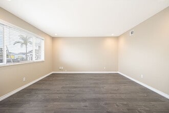 2631 Hopkins St in San Diego, CA - Building Photo - Building Photo